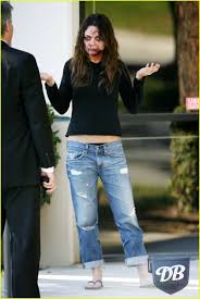 Mila Kunis no clothes