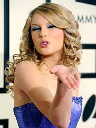 Taylor Swift up skirt
