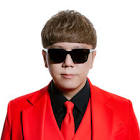 HIKAKIN (ヒカキン)