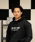小山晃弘