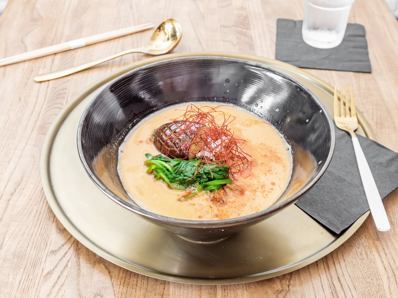 Burosu ramen & Sushi 最好的拉面和寿司 by null