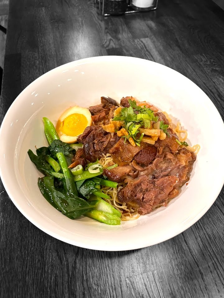 Sen Yai Thai Noodles by null