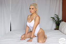 Hot milfs fuck sexy arabic milf shoots her first porn jpg x Sexy hot milf fuck