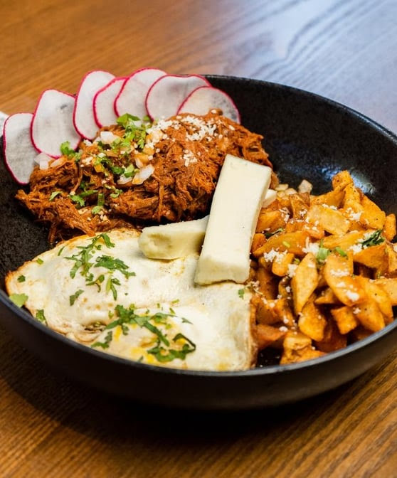 Más Chingón Cantina by null