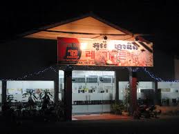 北朝鮮 喜び組|北朝鮮直営レストランのショーの様子 | 北朝鮮直営「喜び組」風のショーが見れるピョンヤンレストランに行ってみた - GIGAZINE  https://gigazine.net/news/20120603-north-korea-girls/ #北朝鮮 #ピョンヤンレストラン | By  GIGAZINE | Facebook