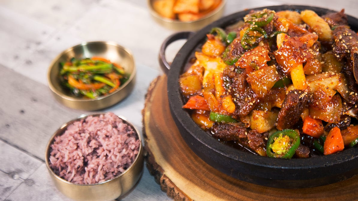 Daeho Kalbijjim & Beef Soup by null