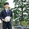 綾野剛＆横浜流星がサッカー練習 日曜劇場『オールドルーキー ...