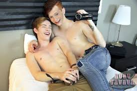 Michaelson plays with jpg x Michaelson plays with