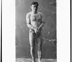 Harry Houdini: Audio of the escape artist introducing.