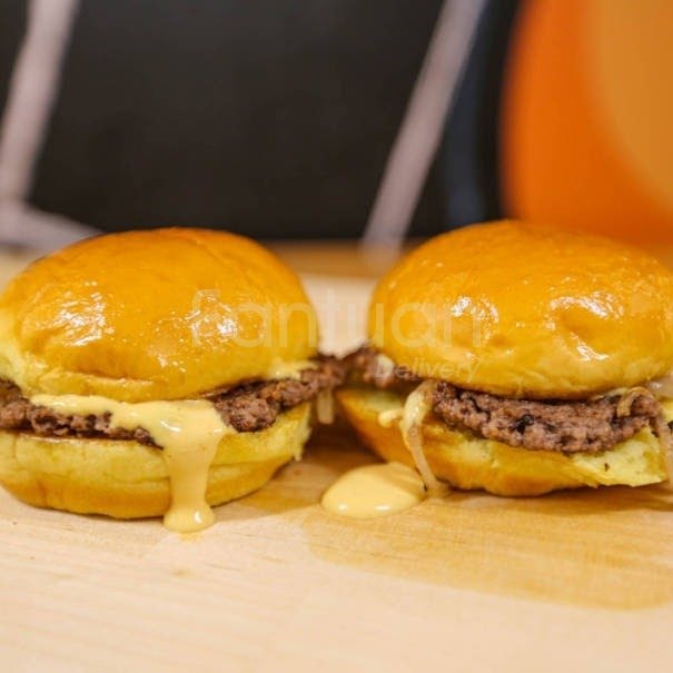 Burger By Day by null