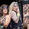 KIJK. Steel Panther zorgt voor “wereldrecord aantal blote borsten ...