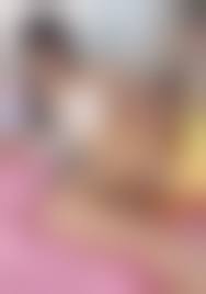 ジュニアアイドル　椎名もも|リアルジュニアアイドル、椎名もも、14歳、マイクロビキニ、(プールサイド)（座っている、 1人（脚を広げた）) - SeaArt AI