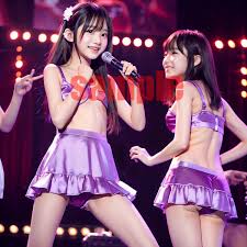 ジュニアアイドル ロリ|駿河屋 -  【買取】葉月めぐ/膝上・水着紺赤白・両手下・首傾げ・歯見せ・左足前・水中・植物/DVD「もっとはづきは大きくなりました!」特典生写真（女性生写真）