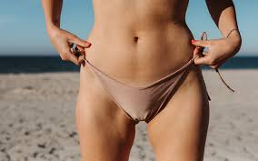 long pussy lips in bikini|Wet Latina spreads her big pussy lips in the pool at Brdteengal