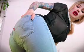 Sexyjeans model blows sexy jean shorts raeleenryderpornpics porn pics jpg x Jean sexy
