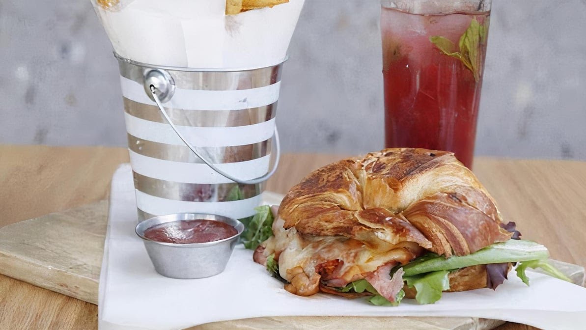 Basico Bistro Cafe by null