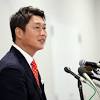 「みなさんの気持ちを真っ赤に燃えさせる」 カープ新井貴浩新監督 ...