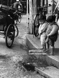 ichildren pee on the street in china|