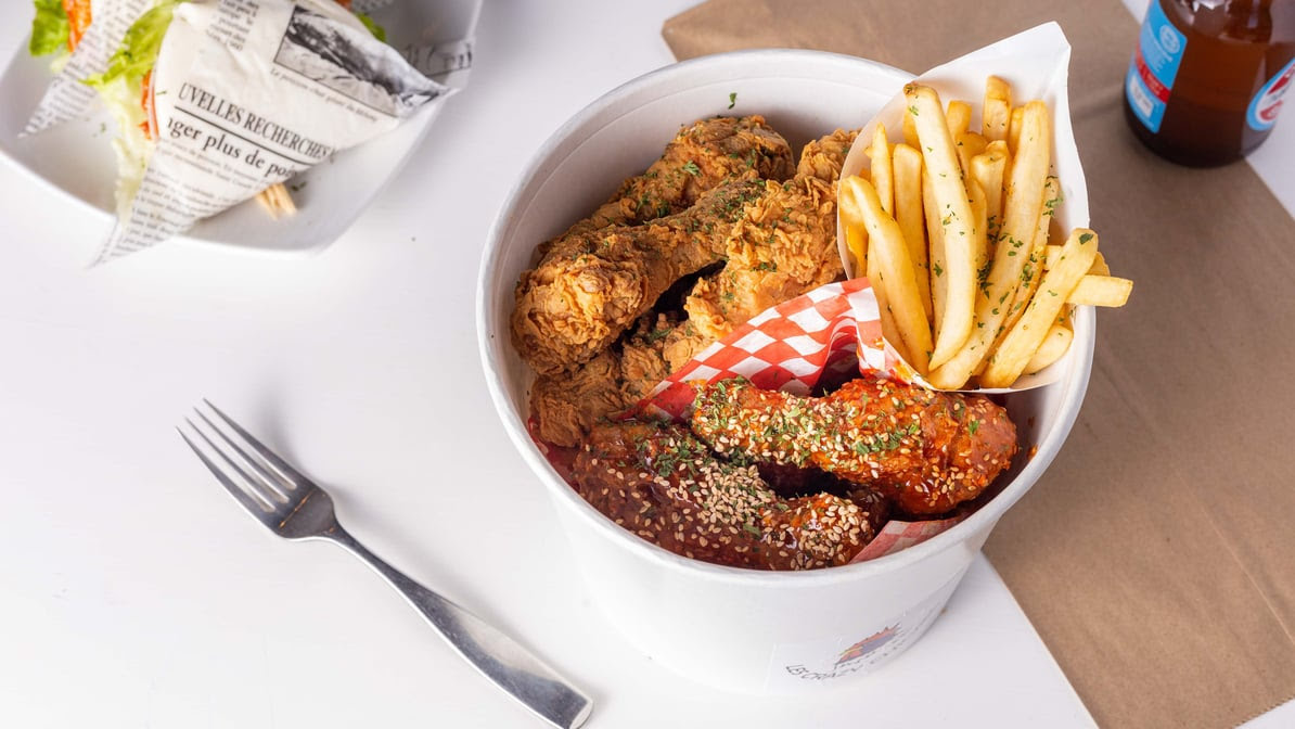 Les Crazy Chickens by null