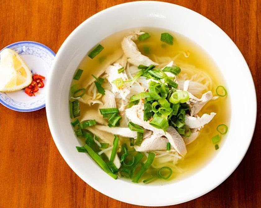 Pho Chau by null