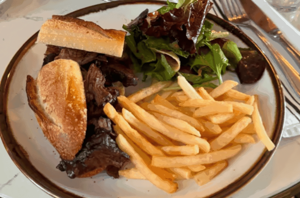 Petit Robert Bistro by null