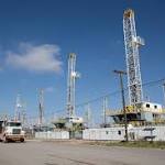 US Loosens Longtime Ban on Oil Exports thumbnail