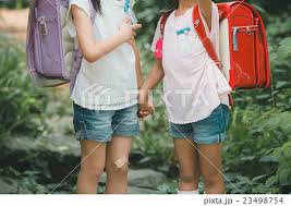 盗撮 登下校小学生|大阪の公立小中の携帯持込が「一部解除」 学校、保護者は混乱 保管や歩きスマホなど問題点は？（竹内和雄） - エキスパート - Yahoo!ニュース