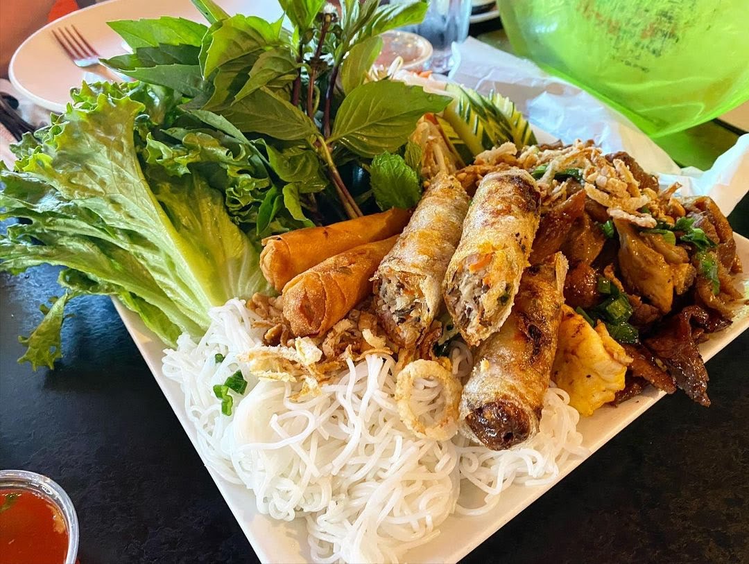 Now Phở by null