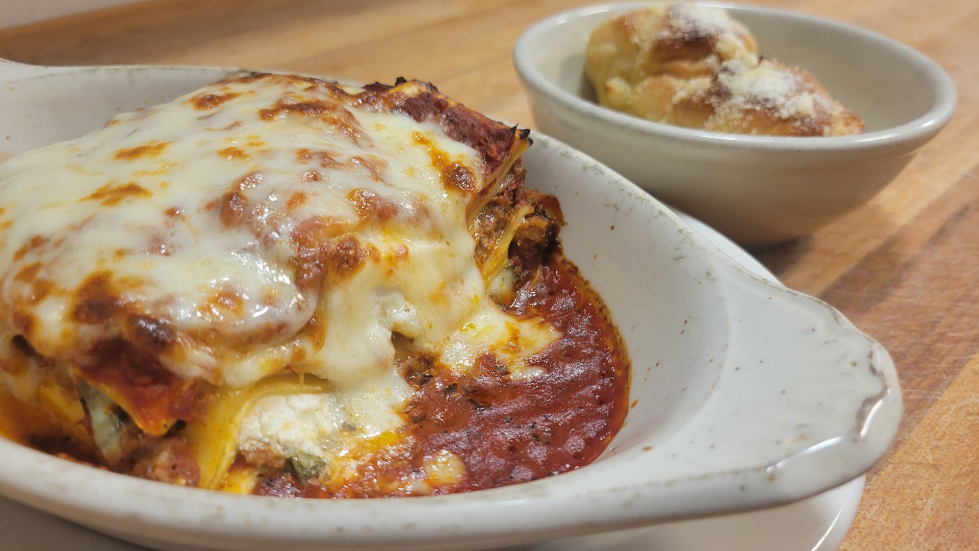 Mama's Pizza by null