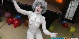 Easaatbaaaaaa pdshntdongsd jpg x Sexy clown costume