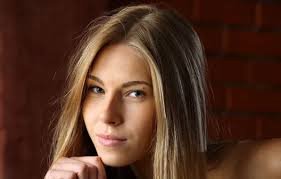 An actress cut in two jpg x Girls do blonde