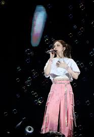 Sexinsex 邓紫棋|邓紫棋直播回应写小说进展：已经11万字啦！-腾讯新闻