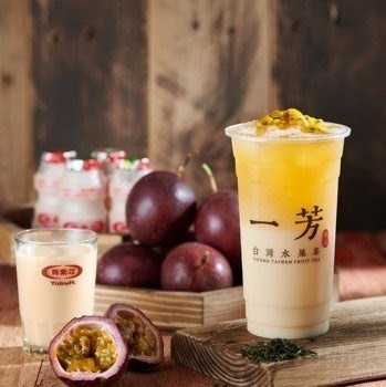 Yi Fang Taiwan Fruit Tea by null