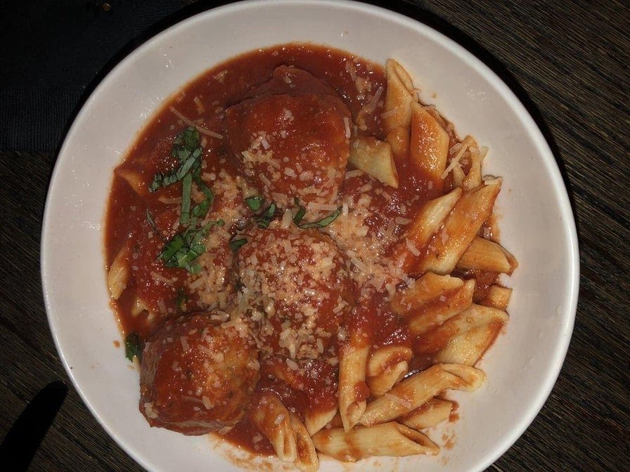 Salute Market by null