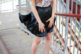 アップスカート　ノーパン|イラスト/はすね(和服メイド スカートたくし上げ ノーパン) そそっかしい