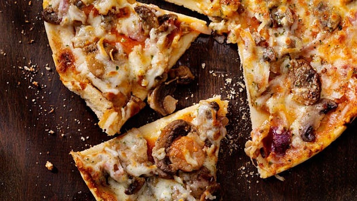 Raymond’s Pizzeria by null