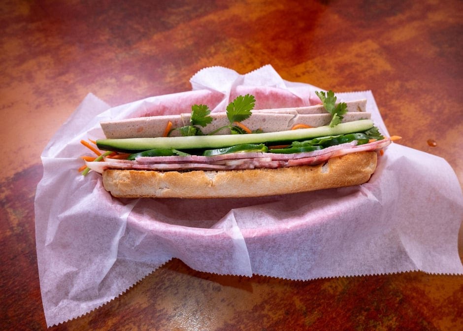 Pho & Cafe Anh Hong by null