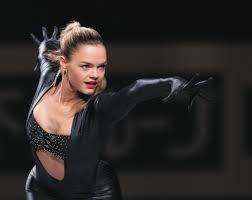 女子フィギュアスケート　エロ衣装|ロシア選手はなぜ脱ぎたがる… “氷上のストリッパー”に賛否 | クーリエ・ジャポン