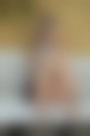  на людях безтрусиков|Девушка с красивыми ногами без трусиков на улице - фото