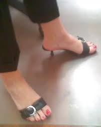 Lindsey candid size feet soles toes preview jpg x Voyeur feet