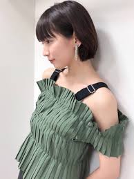 スレンダー|2023最新】結婚式のカラードレス×スレンダーライン5選！ブーケで魅せるテイスト別おすすめコーディネート付き！ | トキハナmagazine