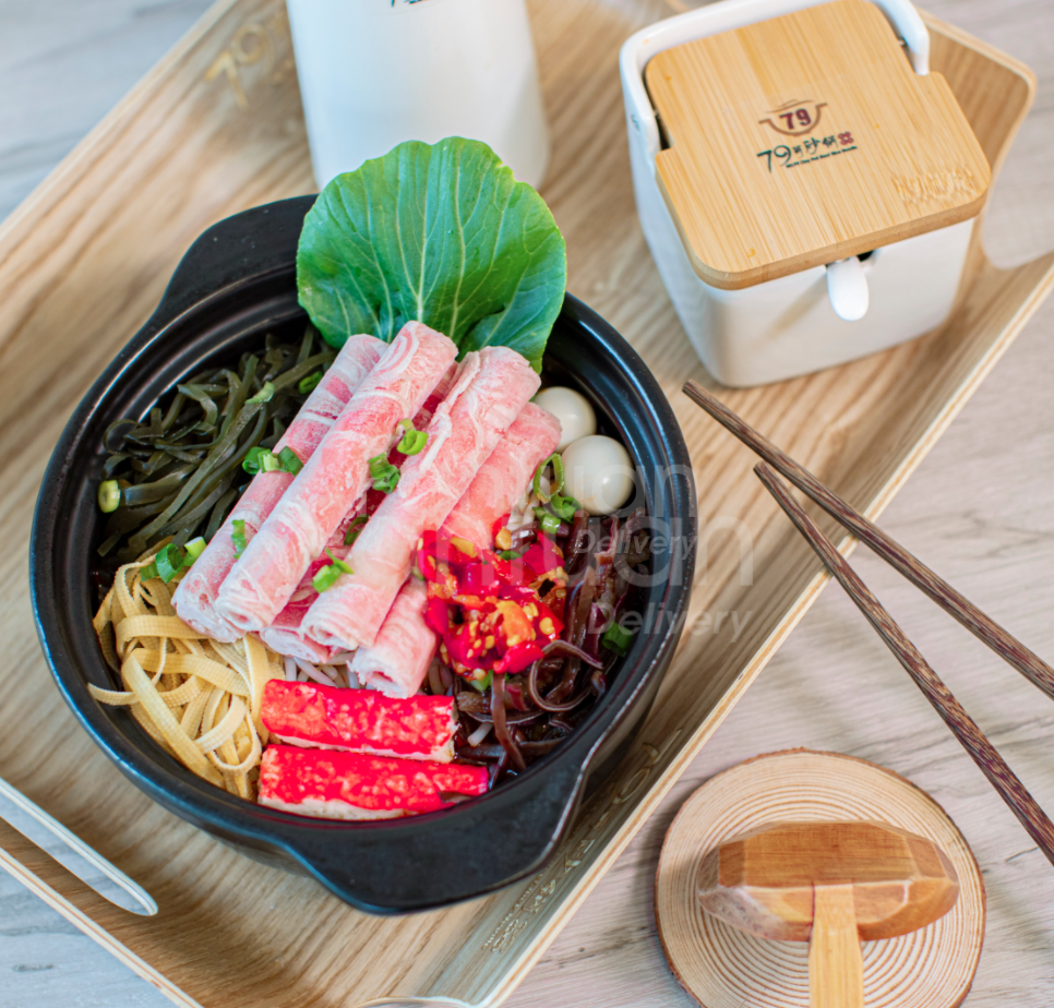 Ten Seconds Yunnan Rice Noodle (十秒到云南过桥米线） by null