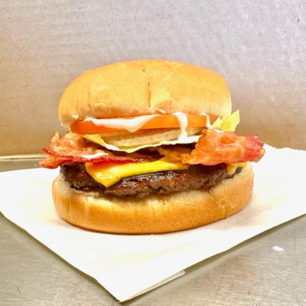 W & M Bar B-Q Burger by null