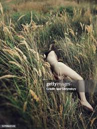 girl naked deat|Woman stabbed to death with a partial autopsy at the scene | theYNC
