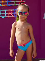 девочки в плавках