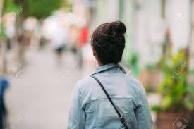 길거리뒷모습'|슬기로운 생활 / 슬킹 | ꜱᴇᴀᴛᴛʟᴇ 나는 자연스럽게 뒷모습 등을 찍히는 걸 좋아한다고 했더니 착실하게 뒷모습 위주로 찍어준 친구  때로는 팔척 그 이상의 장신이 되기도 하고, 가이드 해 주면서 사진까지 착실히 남겨주어서