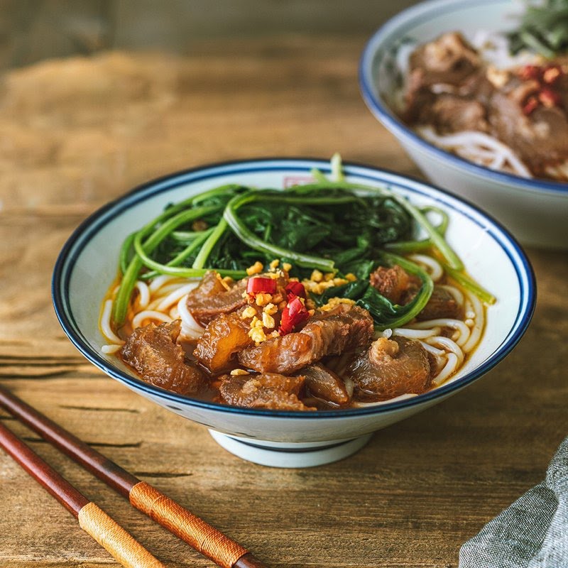 Crossing Bridge Rice Noodle Duluth 十秒到云南过桥米线 by null