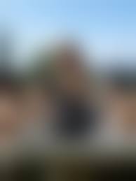 裸体家族|かなり満足しているセクシーな女性またはかわいい妊娠中の女の子の裸の家族親カップル  ラウンド腹や白いラップとレンガ壁の背景にハンサムなひげを生やした男のヒップスターの腹部の母の日の写真素材・画像素材 Image 73508619