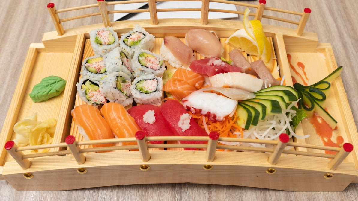 Udon Kaisha (Sushi & Noodles) by null