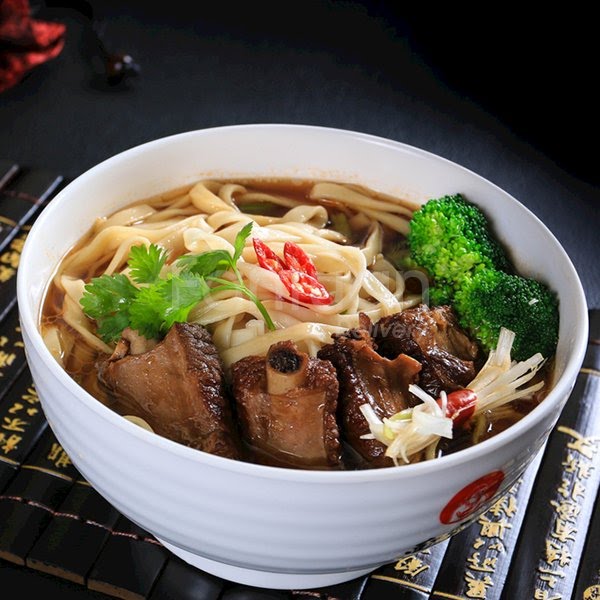 M Kee by null